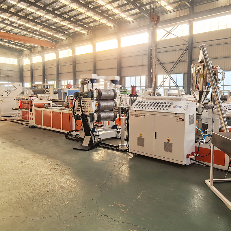 Maszyna do wytłaczania arkuszy PS. Ładowanie