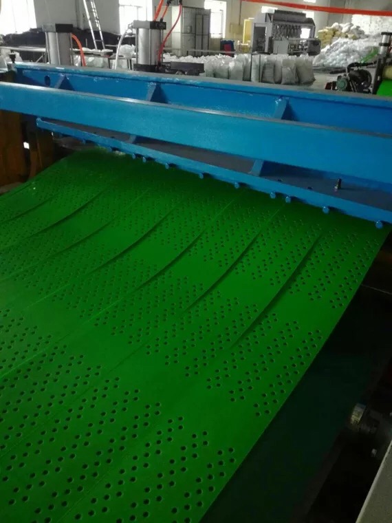 Linia do wytłaczania jednoślimakowego do produkcji geokomórek HDPE